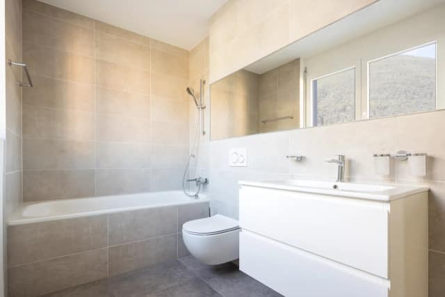 Comment obtenir une aide pour changer sa baignoire en douche ?